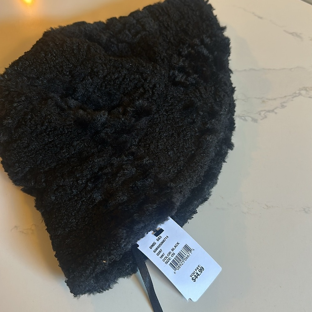 Fuzzy black bucket HAT